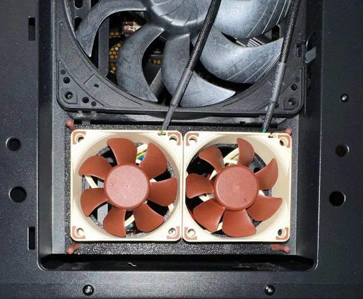 In Dorian’s case, below a 140 mm fan