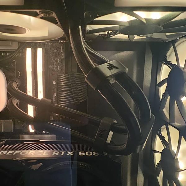 Customer Chris’s PC build with Corsair AIO tube combs