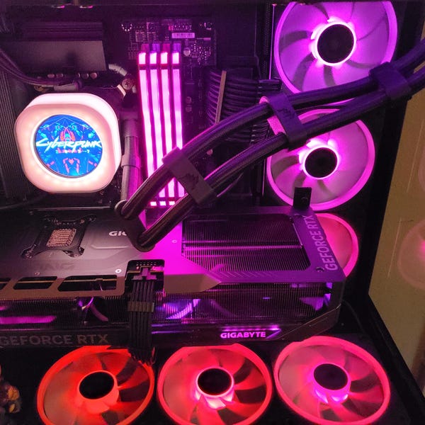 Braided PSU cable combs installed in customer Freddy's custom setup