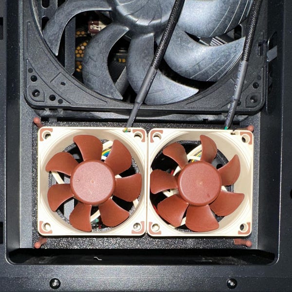 Customer Dorian's custom dual 60mm fan plate installation cooling hard drive bays