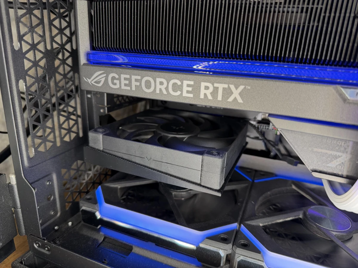 PCIe fan mount installed directly beneath graphics card in real PC